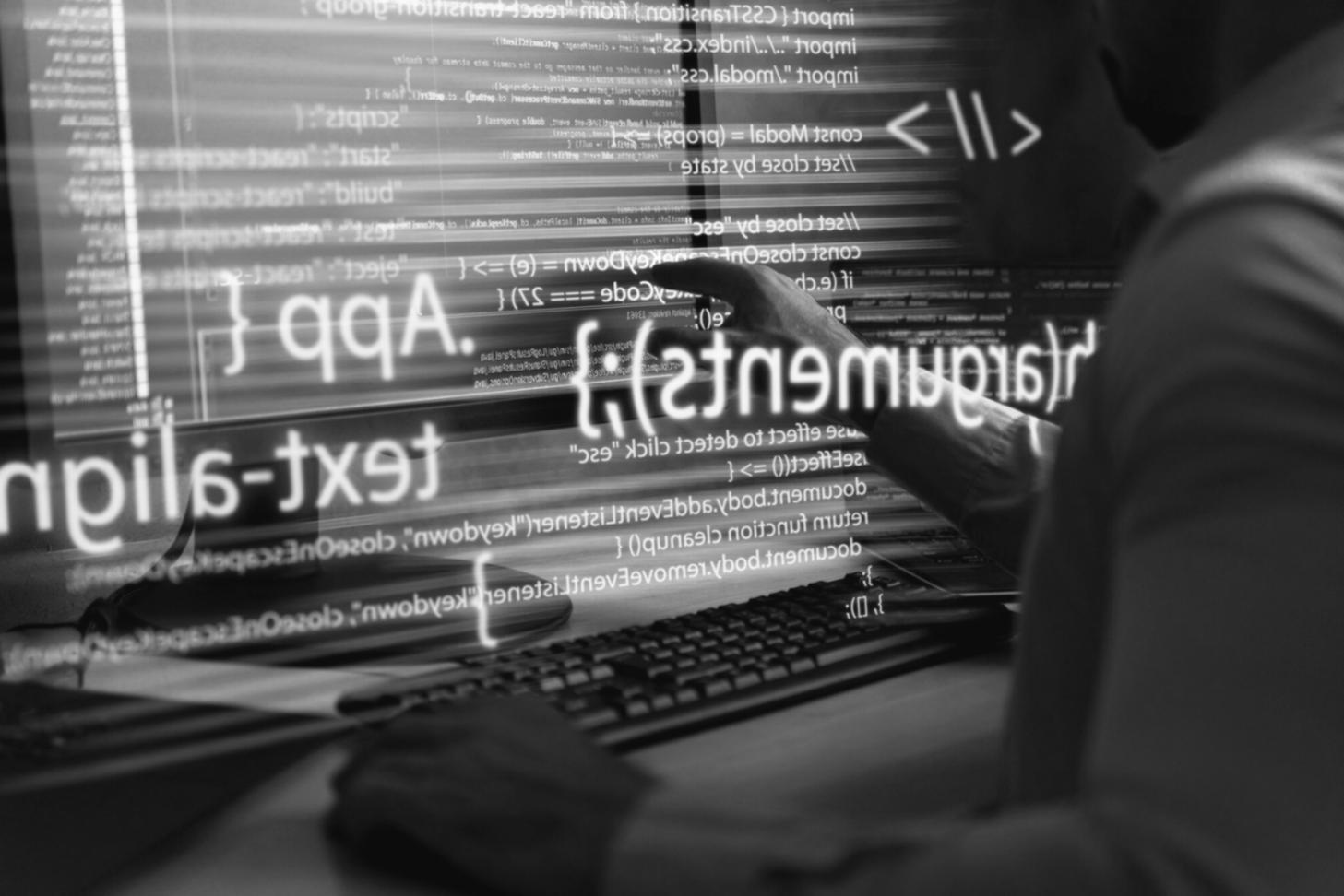 Equipo de trabajo profesional colaborando en estrategias digitales